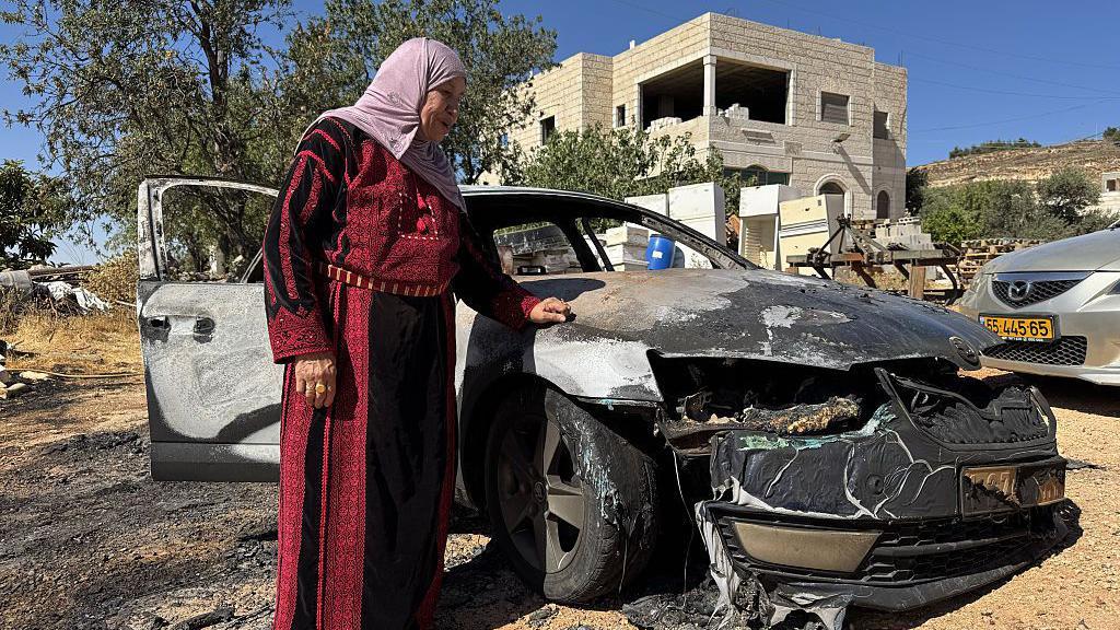 Tres palestinos asesinados durante el ataque de los colonos israelíes en la aldea de Cisjordania