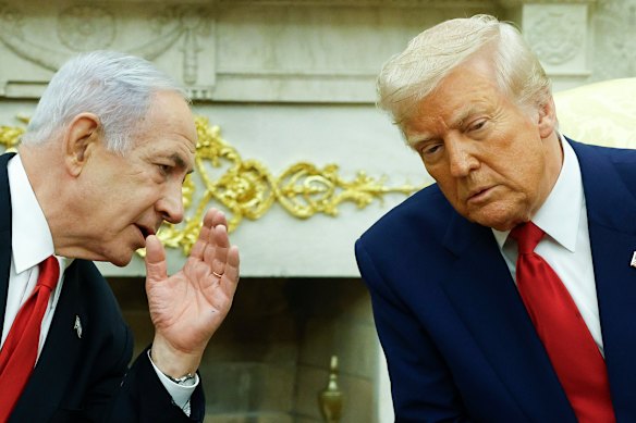 O primeiro -ministro israelense Benjamin Netanyahu com Donald Trump no Salão Oval em abril.