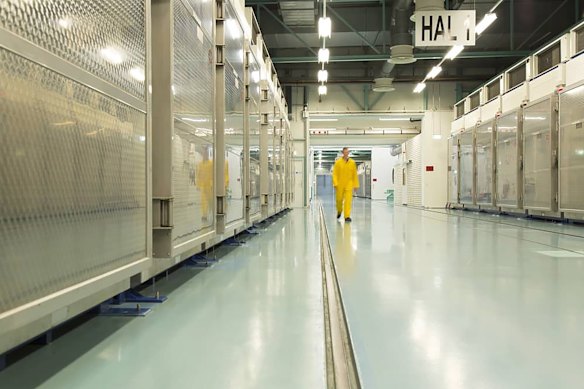 Uma foto disponibilizada pela Organização de Energia Atômica do Irã mostra o interior das instalações nucleares de Fordow do Irã em 2019.