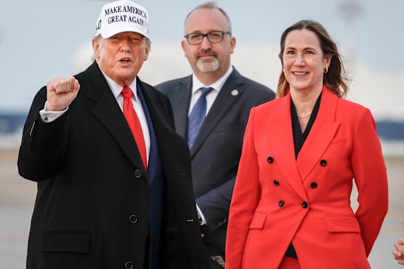 Trump chegando à cúpula do G7 no Canadá.