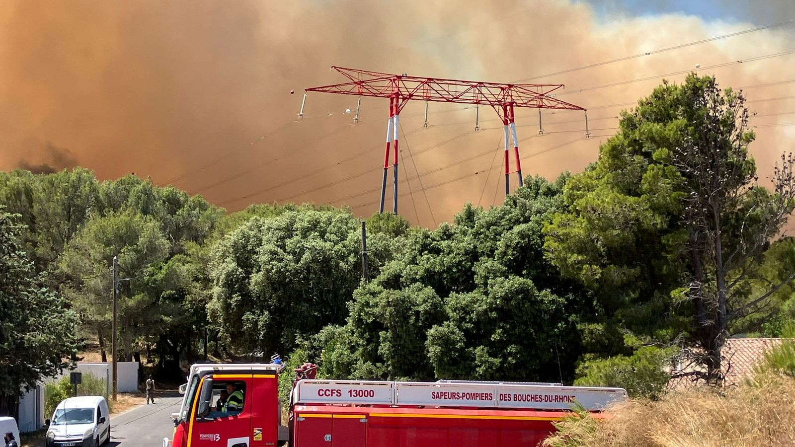 Más de 110 heridos después del incendio forestal de Marsella, dice el ministro | Noticias del mundo