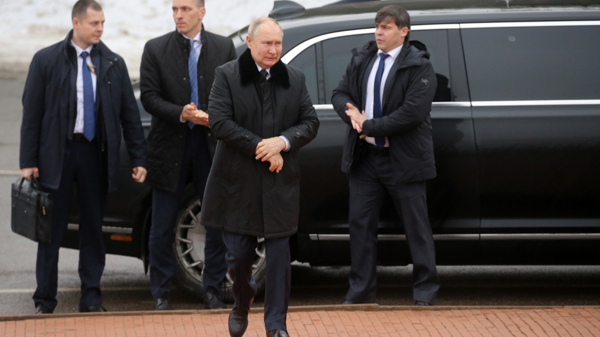 Putin’s Nuck Button, ‘Poo Briefcase’ e Exército de Guardas de Corde … Op Giant Security que vai com Vlad for Trump Showdown – The Sun