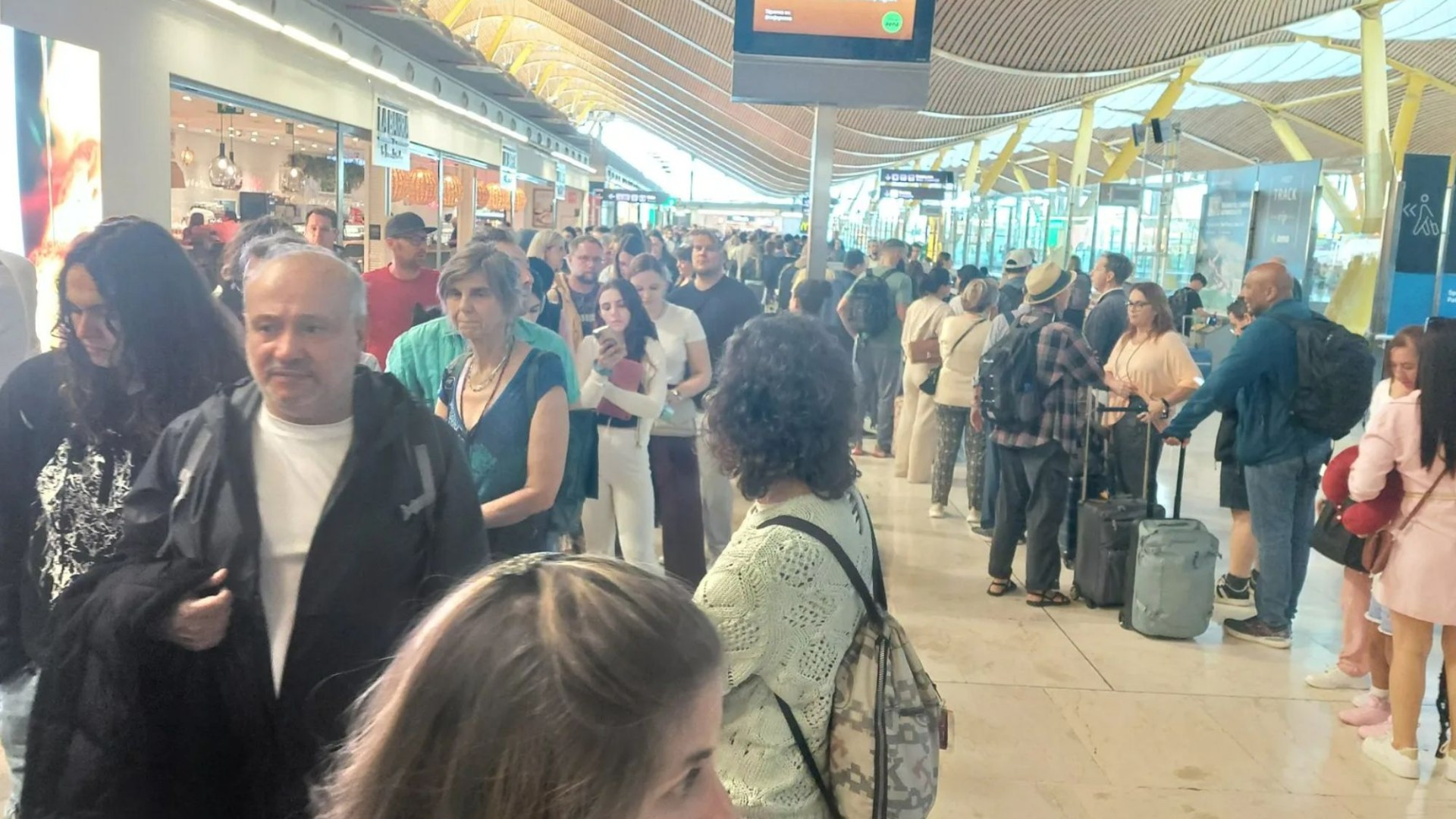 Brit travel warning as ‘indefinite’ strike sparks chaos at Spain’s biggest airport with ‘endless queues’ and delays